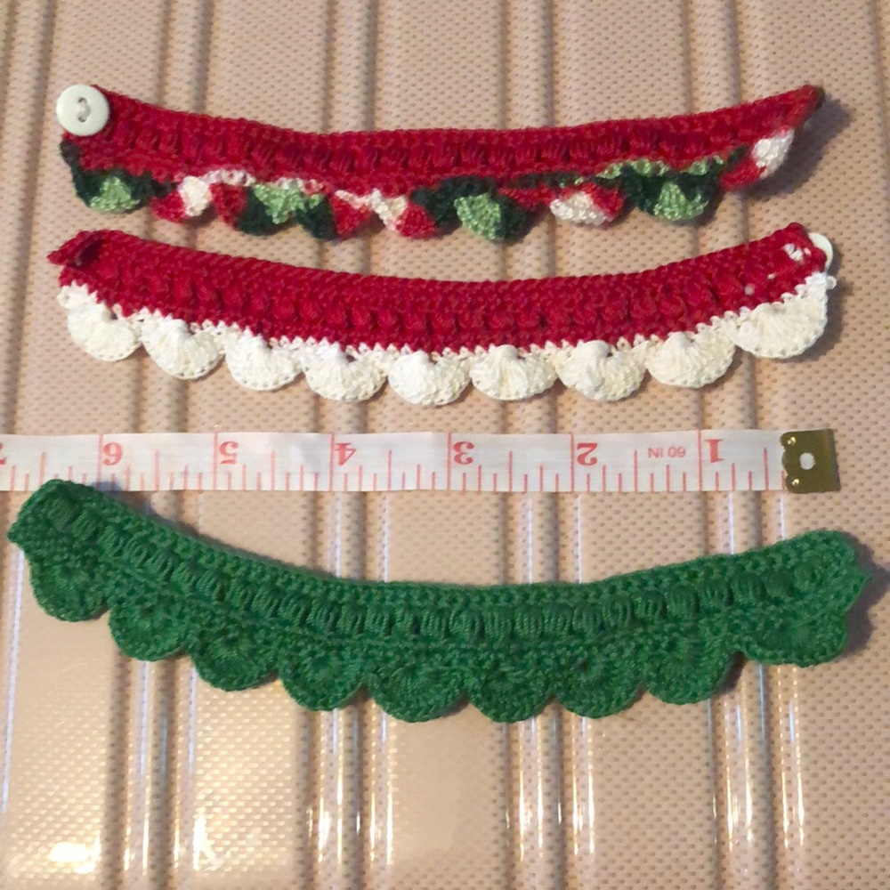 🏵3 Handmade crocheted Christmas color bracelets